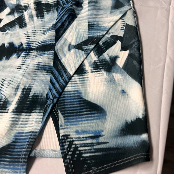 Etiquette - Picture 7 of 9